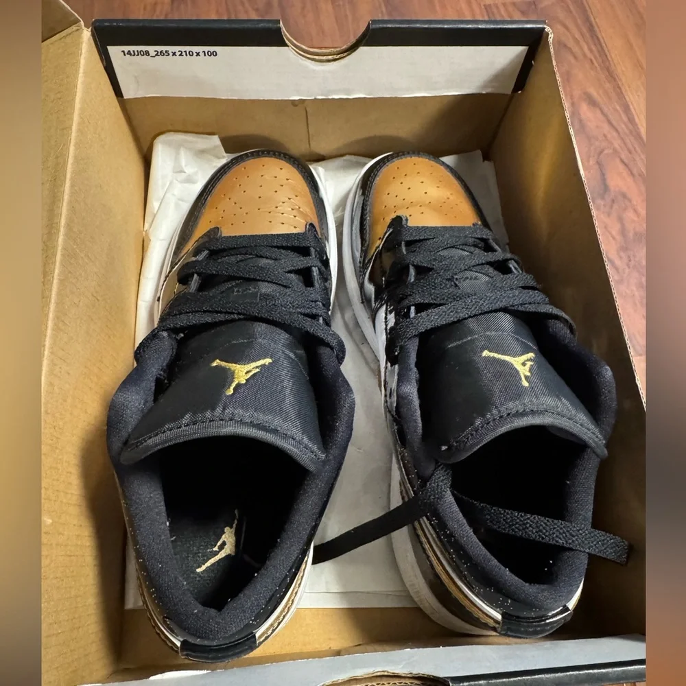 Air Jordan 1 Mid SE GS Gold Toe Sz 4.5 Youth